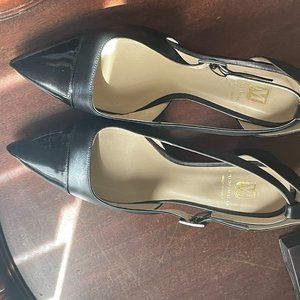 Bruno Magli Low Heel Cap Toe Pumps - Black Size Leather/Patent Size 7 M